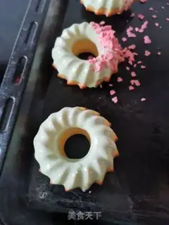 Make A powdered donut step 18