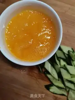 Make cucumber fried eggs step 1