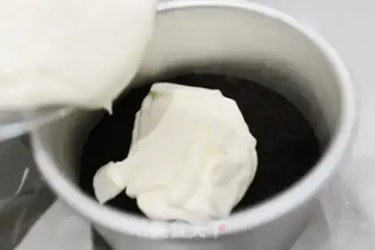 Make Yogurt cream cheesecake step 9