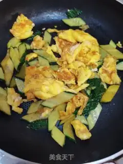 Make cucumber fried eggs step 4