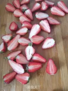 Make Strawberry naked cake step 0