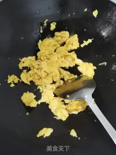 Make Scrambled eggs step 1
