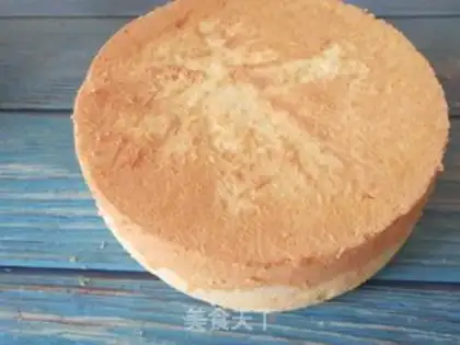 Make Strawberry naked cake step 3