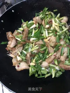 Make Garlic sprouts back to the pot step 4