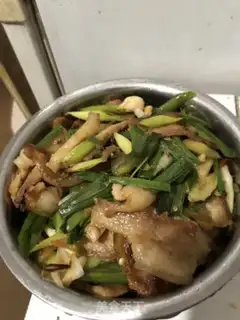 Make Garlic sprouts back to the pot step 5