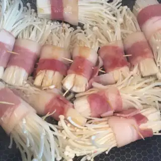 Make Bacon pins and mushrooms step 3