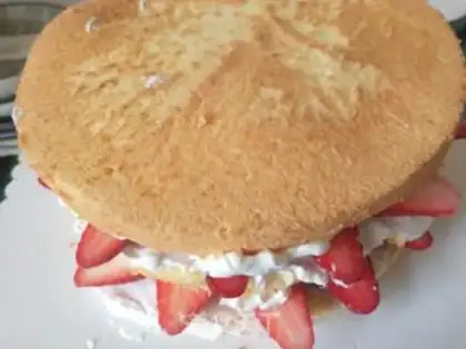 Make Strawberry naked cake step 11