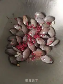 Make Red greasy oil clams step 5