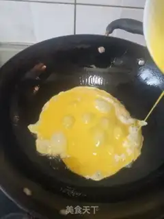 Make Scrambled eggs step 2