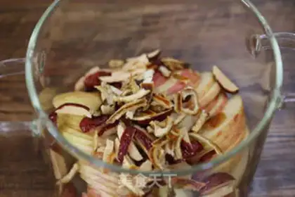Make Scratch-defaming and gascing apples. Soup step 6