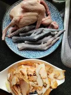 Make Fresh ground pigeon soup step 0