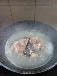 Make Fresh ground pigeon soup step 1