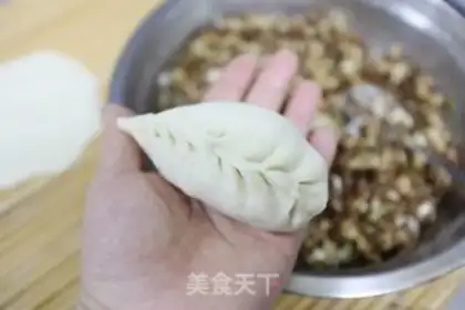 Make Moose mushroom sauce meat buns step 11