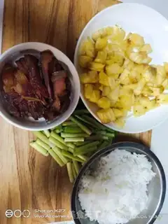 Make Pineapple rice step 0