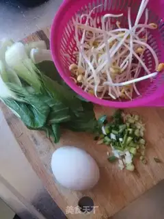 Make Eggs and greens step 0