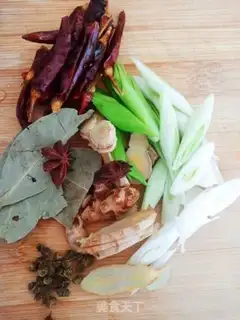 Make Garlic sprouts back to the pot step 1