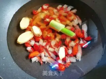 Make Spicy little lobster tail step 2