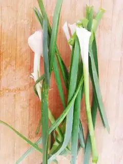 Make Garlic sprouts back to the pot step 3