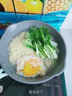 Make Chicken wing fried egg noodles step 4
