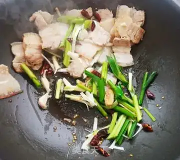 Make Garlic sprouts back to the pot step 11