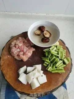 Make Yellow chicken step 1