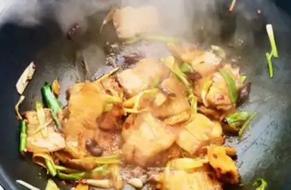Make Garlic sprouts back to the pot step 13
