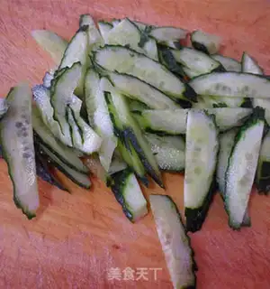 Make Mushu cucumber step 1