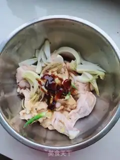 Make Onions burning chicken wings step 2
