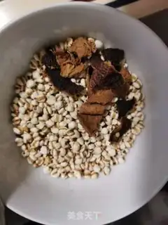 Make Double red and black rice congee step 1