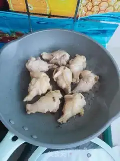 Make Onions burning chicken wings step 4