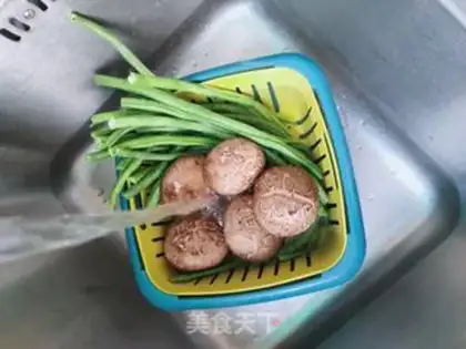 Make Scrambled meat and mushrooms step 0