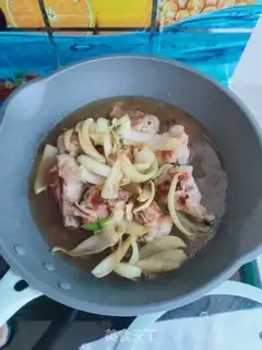 Make Onions burning chicken wings step 6