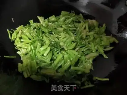 Make Scrambled eggs step 3