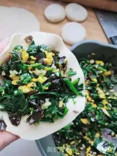 Make Spinach egg box step 12
