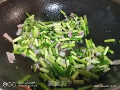 Make Bacon chicken fried rice step 1