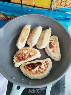 Make Spinach egg box step 16