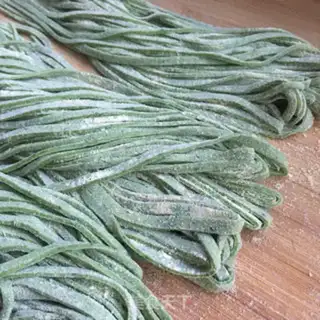 Make Cheese juice and spinach noodles step 7