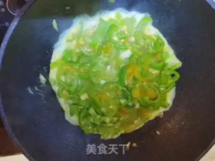 Make Chili fried eggs step 1