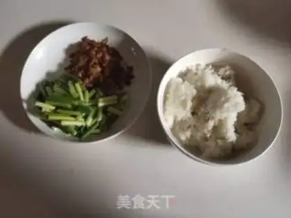Make Chicken and garlic fried rice step 0