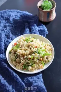 Make Chicken and garlic fried rice step 5