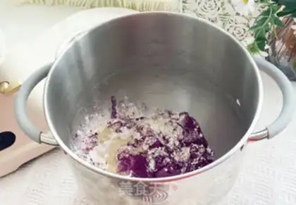 Make Double-coloured onion bag step 5