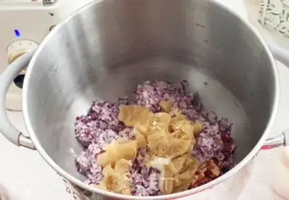 Make Double-coloured onion bag step 9