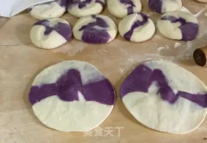Make Double-coloured onion bag step 16