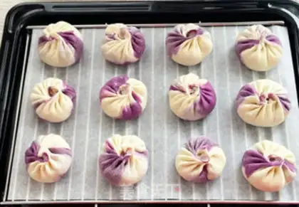 Make Double-coloured onion bag step 17