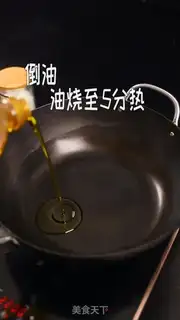 Make -Piprika fried eggs step 1
