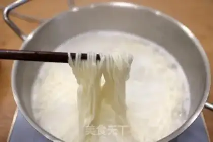 Make Egg sauce noodles step 7