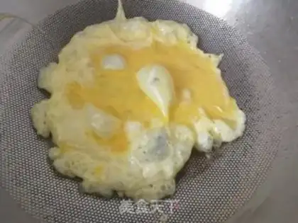 Make Scrambled sausage eggs step 1