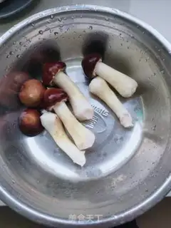 Make Puffy ribs soup step 1