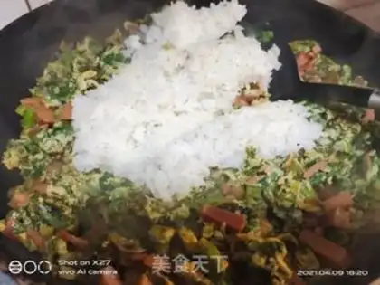 Make Ham omelet egg fried rice step 5