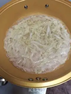 Make Shrimp skin with noodle soup step 2
